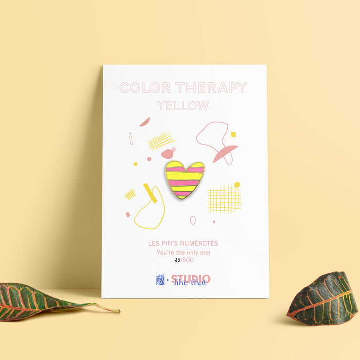 Pin's Color Therapy - Cœur rayé jaune -  On The Other Fish x Studio Like That