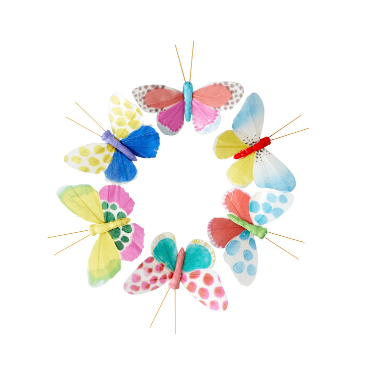 Adorables papillons montés sur pince, pour personnaliser vos paquets cadeaux. Mais vous pouvez aussi les porter dans les cheveux ou sur vos vêtements. À vous de choisir ! Existent dans de nombreux coloris.